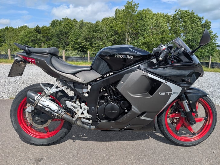 Hyosung GT125R
