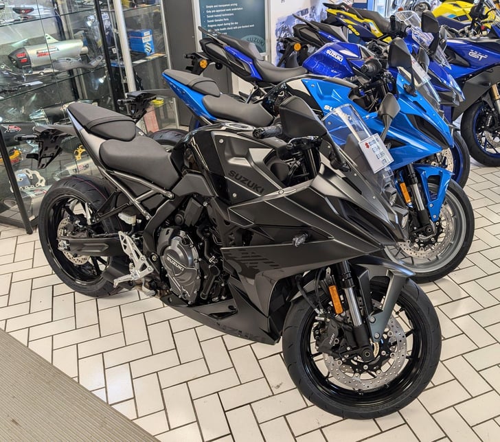 Suzuki GSX-8R 800