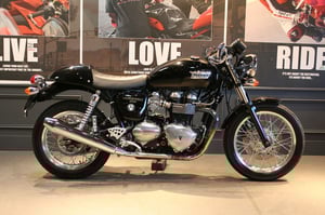 Used Triumph THRUXTON 900 THRUXTON 900 865 for sale in Watford | Image 2