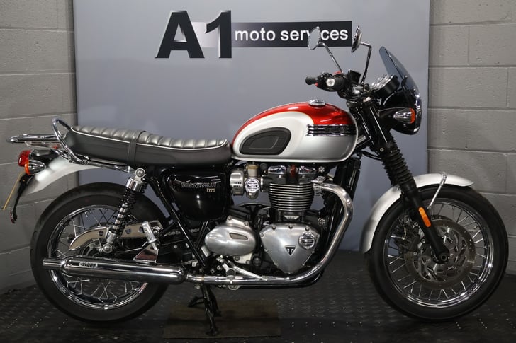 TRIUMPH BONNEVILLE T120