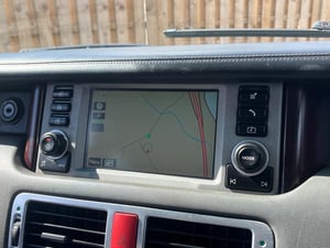 Used Land Rover RANGE ROVER RANGE ROVER 3.0 TD6 VOGUE STATION WAGON AUTO 4WD 5DR for sale in Chesterfield | Image 2