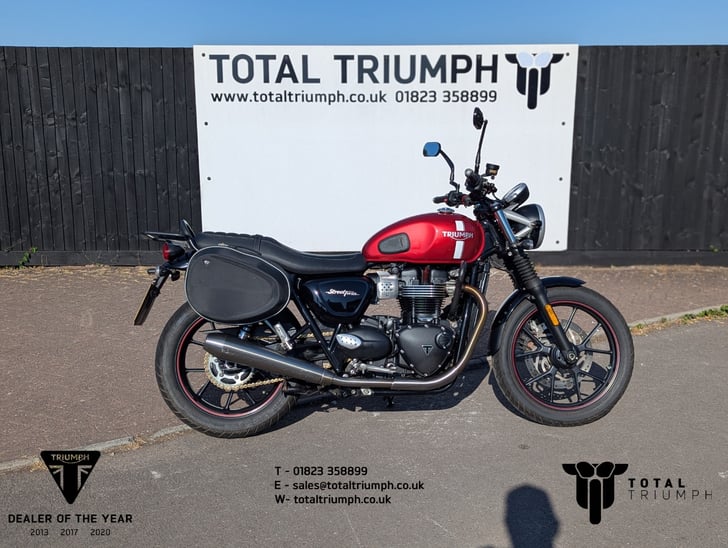 TRIUMPH STREET TWIN