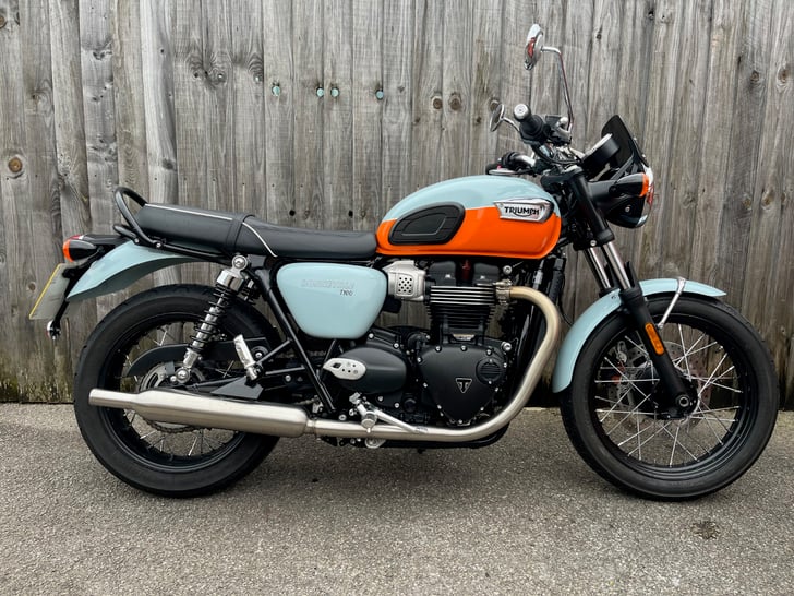 Triumph BONNEVILLE T100