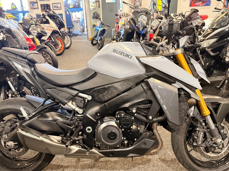 SUZUKI GSX-S1000