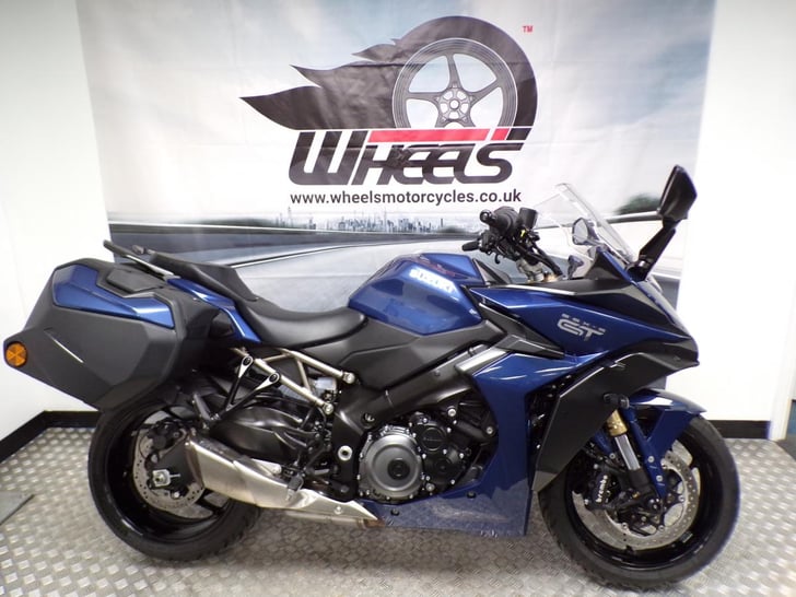 Suzuki GSX-S1000GT+