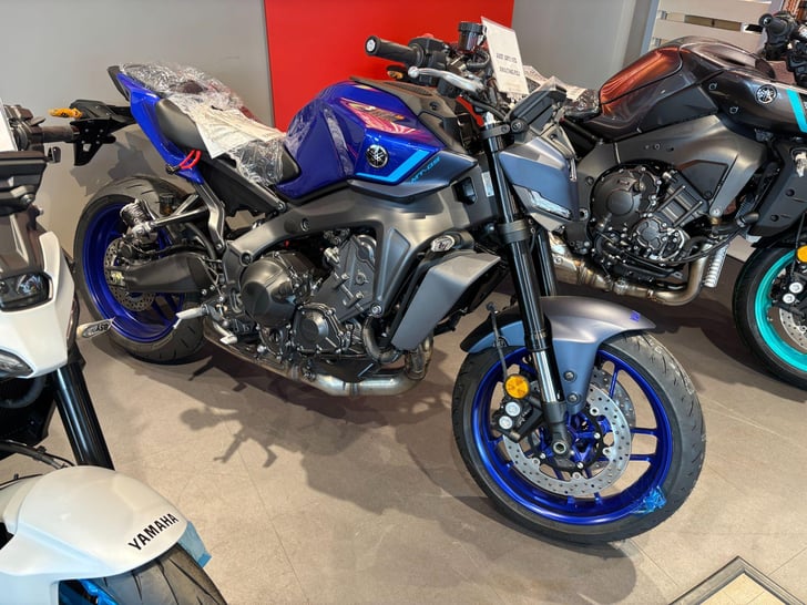 YAMAHA MT-09 900 HYPER-NAKED