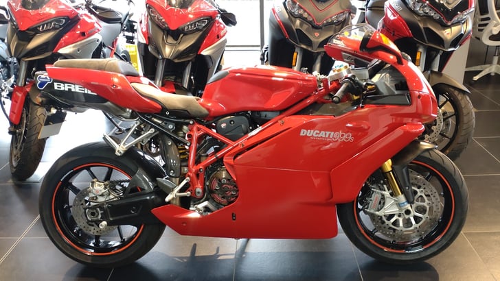 DUCATI 999S