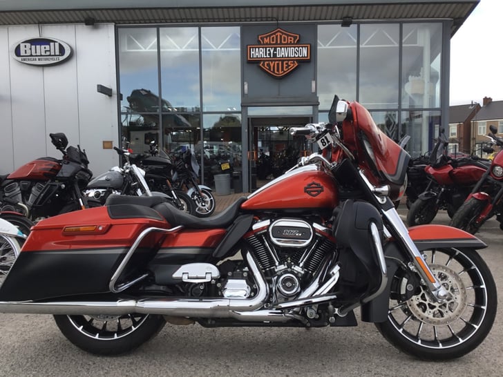 HARLEY-DAVIDSON CVO STREET GLIDE