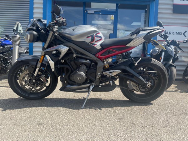 TRIUMPH STREET TRIPLE 765 RS