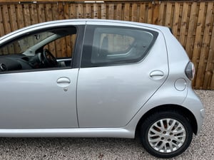 Used Toyota AYGO AYGO 1.0 VVT-I PLATINUM MULTIMODE EURO 4 5DR (AC) for sale in Chesterfield | Image 3