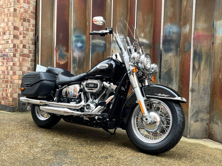 Harley-Davidson SOFTAIL 1868 FLHCS HERITAGE CLASSIC