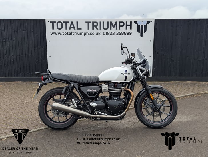 TRIUMPH STREET TWIN