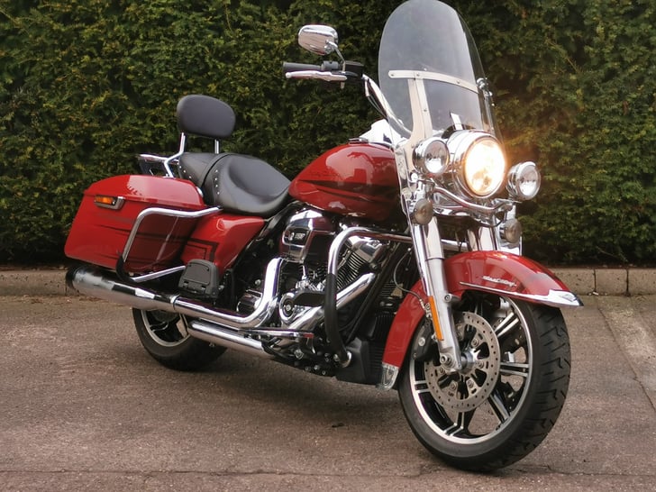 Harley-Davidson TOURING FLHR ROAD KING