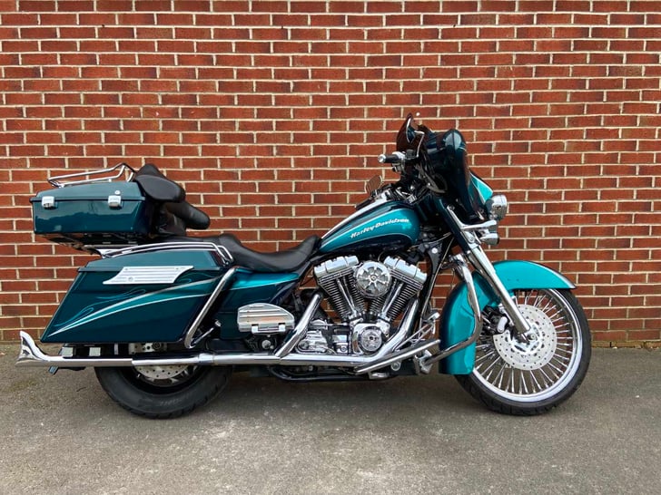 HARLEY-DAVIDSON FLHTCSE SCREAMIN EAGLE EL 