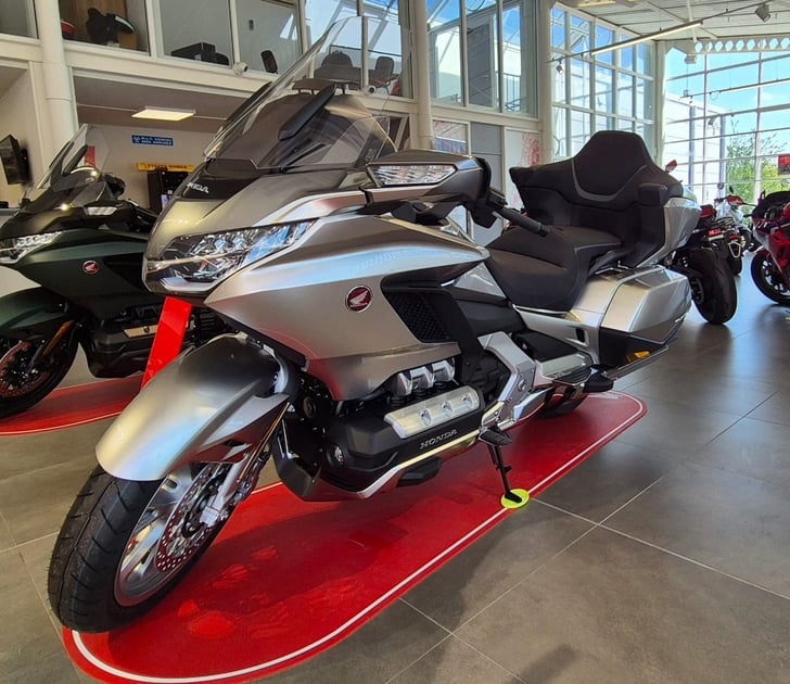Honda GL1800 GOLD WING TOUR DCT