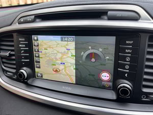 Used Kia SORENTO SORENTO 2.2 CRDI KX-3 AWD EURO 6 (S/S) 5DR for sale in Chesterfield | Image 2