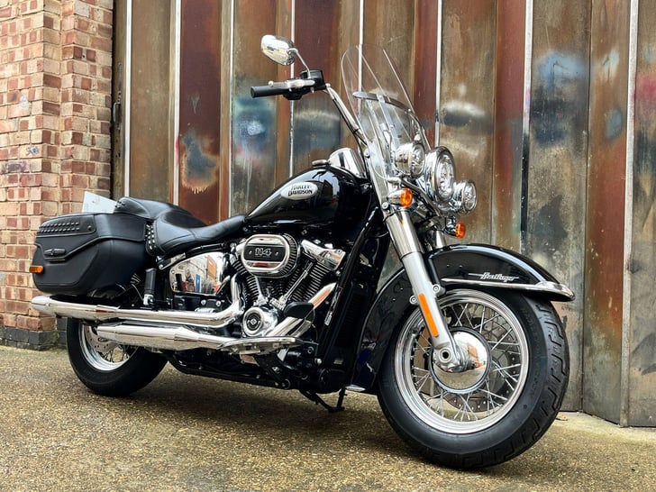 Harley-Davidson SOFTAIL 1868 FLHCS HERITAGE CLASSIC