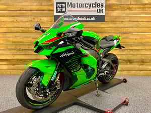 Used Kawasaki NINJA ZX-10R PERFORMANCE NINJA ZX-10R PERFORMANCE for sale in Swindon | Image 2