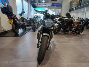 Triumph SPEED TWIN 1200 STEALTH EDITION