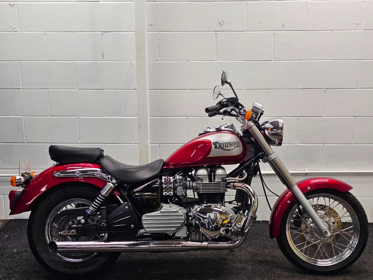 Triumph BONNEVILLE AMERICA