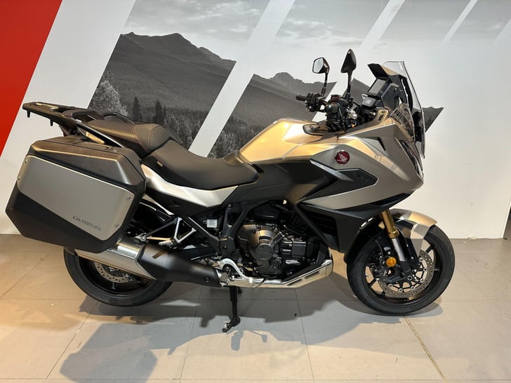 Honda NT1100 1100 ELECTRONIC SUSPENSION DCT