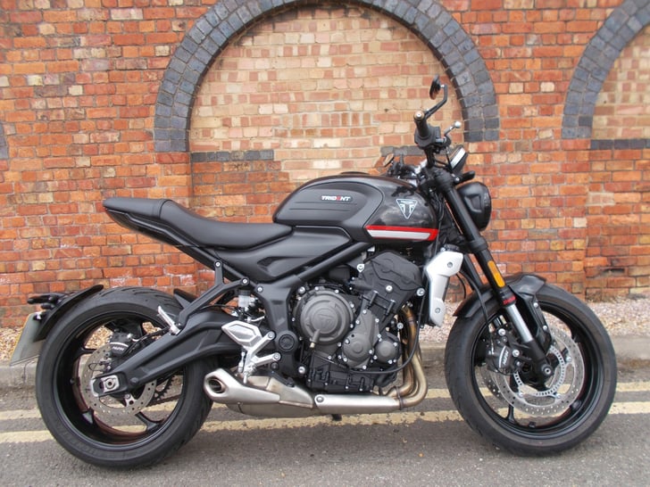 TRIUMPH TRIDENT 660