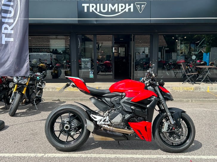 Ducati STREETFIGHTER V2