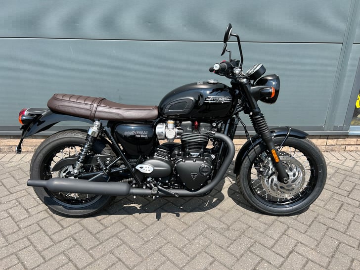 TRIUMPH BONNEVILLE T120 BLACK