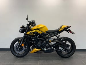 Used Triumph STREET TRIPLE 765 RS STREET TRIPLE 765 RS for sale in Newcastle | Image 2
