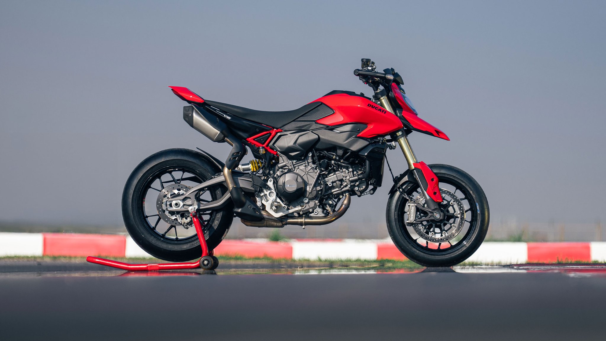Ducati HYPERMOTARD V2
