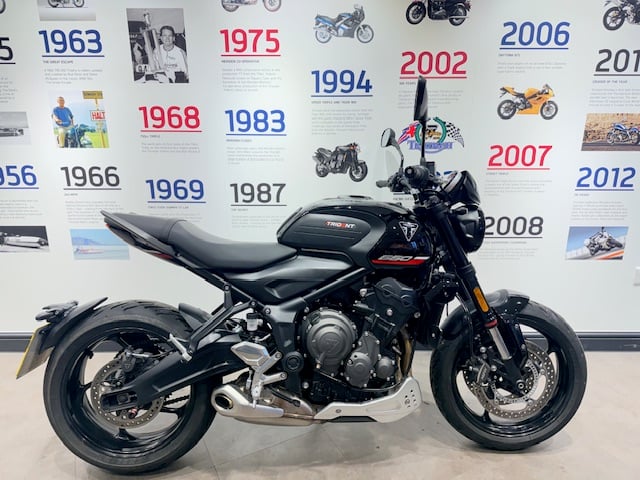 TRIUMPH TRIDENT 660