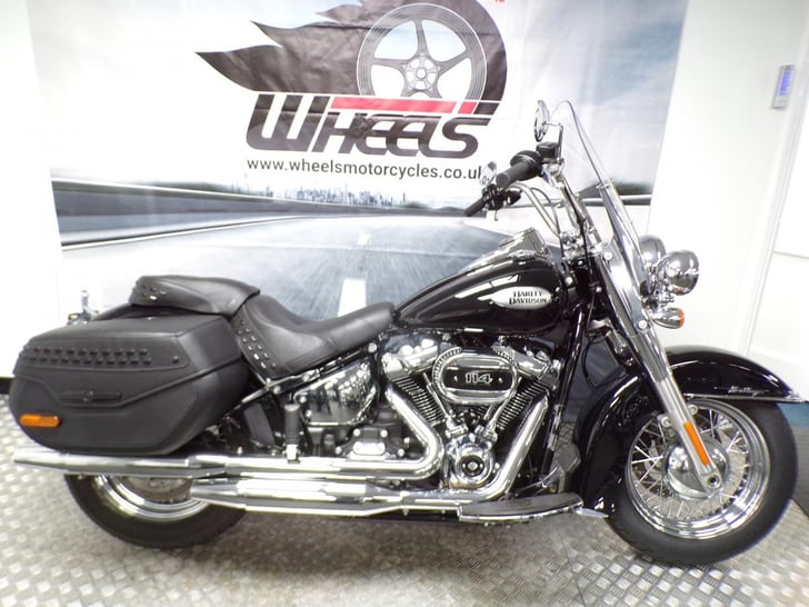 HARLEY-DAVIDSON FLHCS HERITAGE 