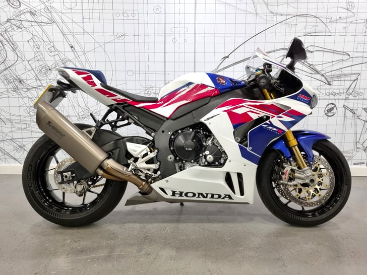 Honda CBR1000RR-R Fireblade SP 30th Anniversary