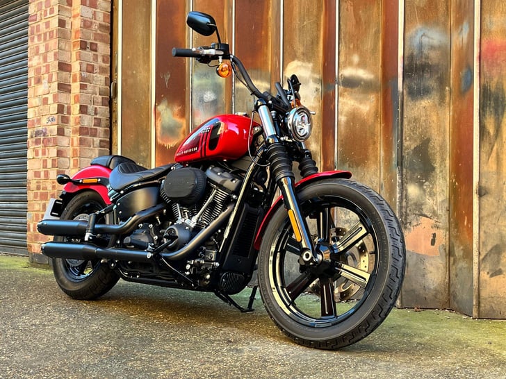 Harley-Davidson SOFTAIL 1870 STREET BOB 114 (COLOUR)