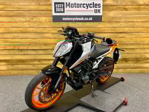 Used KTM 125 DUKE ABS 125 DUKE ABS for sale in Swindon | Image 2