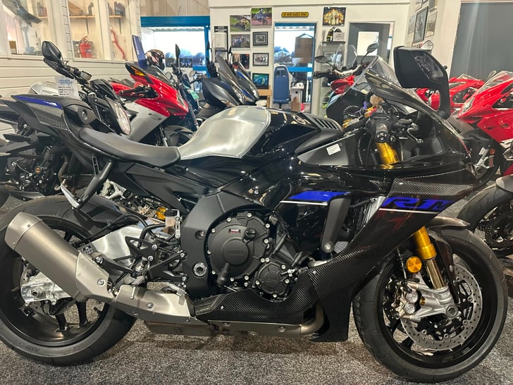 Yamaha YZF-R1M