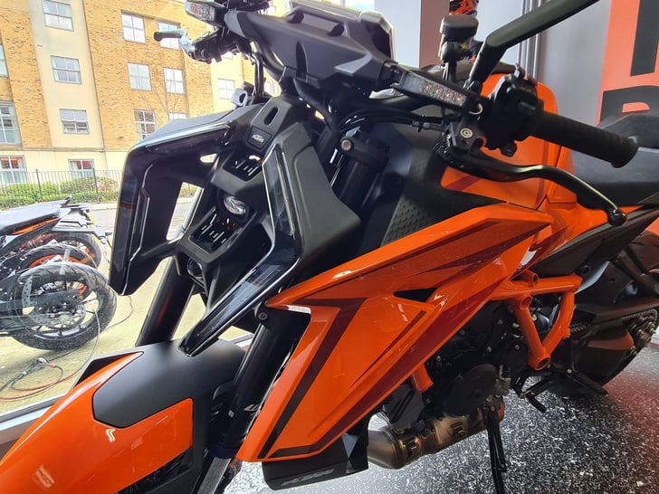 KTM 1390 SUPER DUKE R 