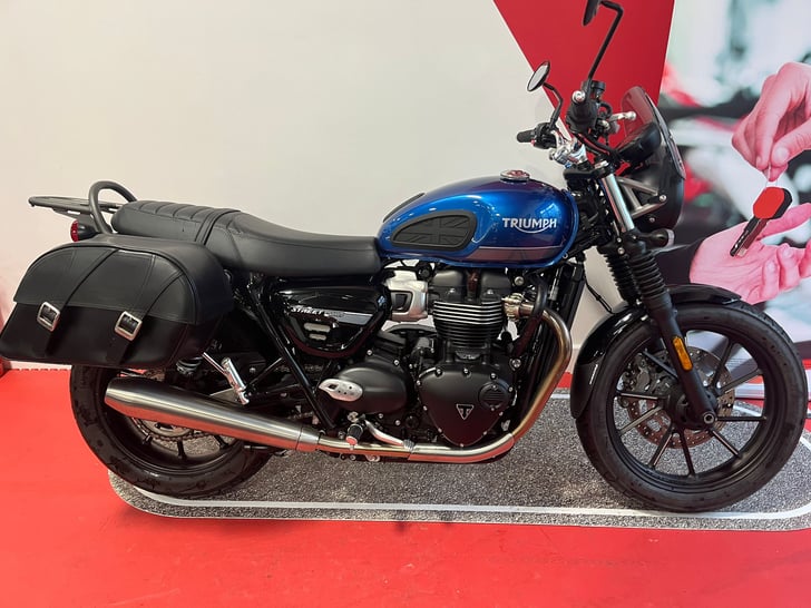 TRIUMPH STREET TWIN