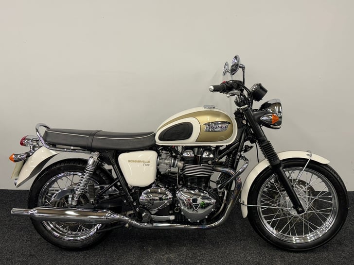 Triumph BONNEVILLE T100