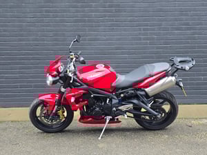 Used Triumph STREET TRIPLE 675 R ABS STREET TRIPLE 675 R ABS for sale in Nottingham | Image 2