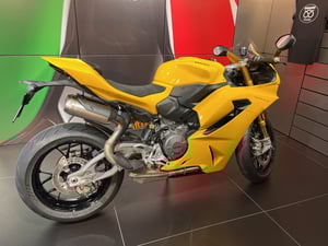 Used Ducati PANIGALE V2 S PANIGALE V2 S for sale in Newcastle Under Lyme  | Image 2