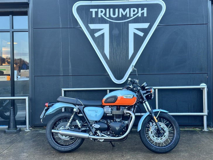 Triumph BONNEVILLE T100 900