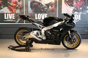 Used Honda CBR1000RR FIREBLADE CBR1000RR FIREBLADE 1000 for sale in Watford | Image 2