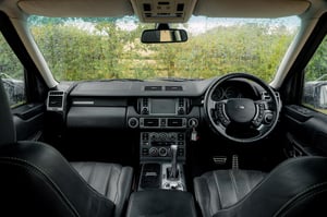 Used Land Rover RANGE ROVER RANGE ROVER 4.2 V8 SUPERCHARGED VOGUE SE STATION WAGON 5DR for sale in Chesterfield | Image 2