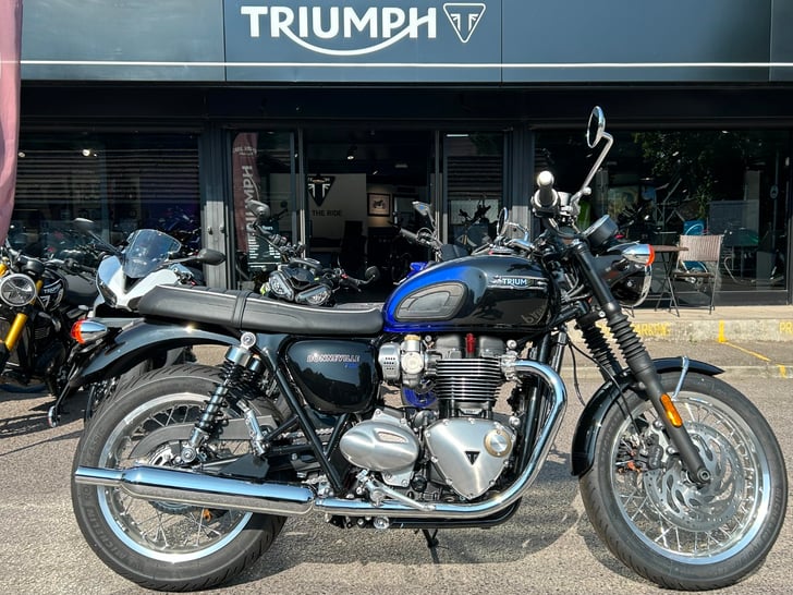 TRIUMPH BONNEVILLE T120 STEALTH EDITION