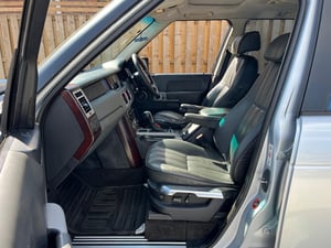 Used Land Rover RANGE ROVER RANGE ROVER 3.0 TD6 VOGUE STATION WAGON AUTO 4WD 5DR for sale in Chesterfield | Image 2