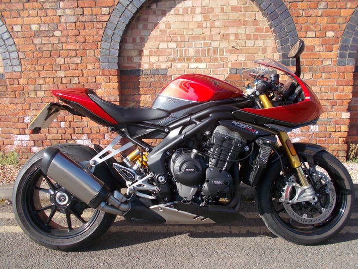 TRIUMPH SPEED TRIPLE 1200 RR