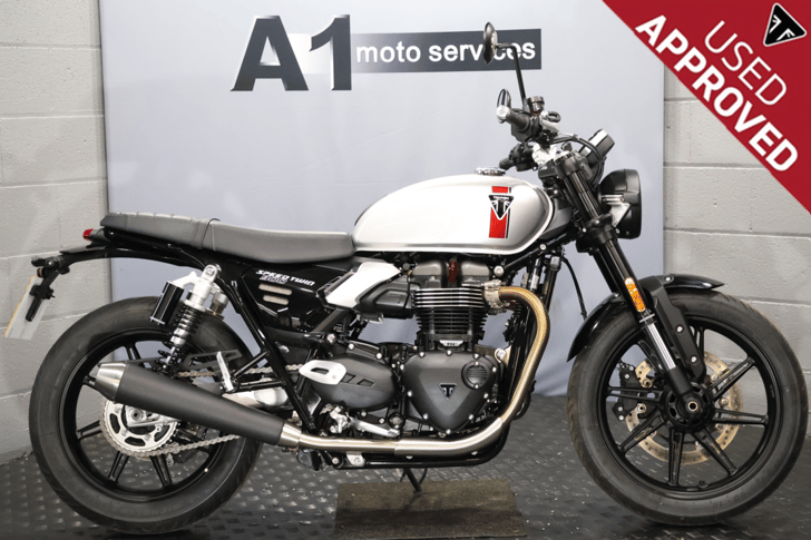 TRIUMPH SPEED TWIN 900