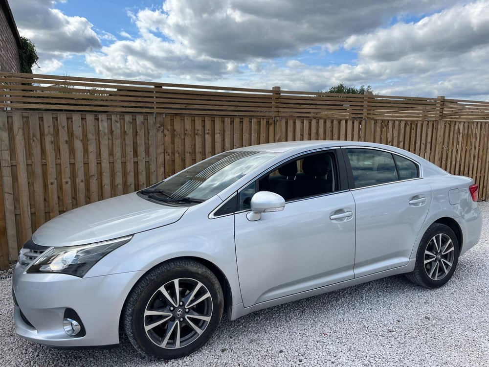 Used Toyota AVENSIS AVENSIS 2.0 D-4D TR EURO 5 4DR for sale in Chesterfield