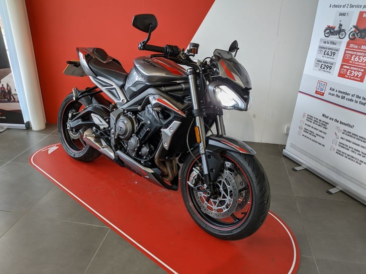TRIUMPH STREET TRIPLE 765 RS